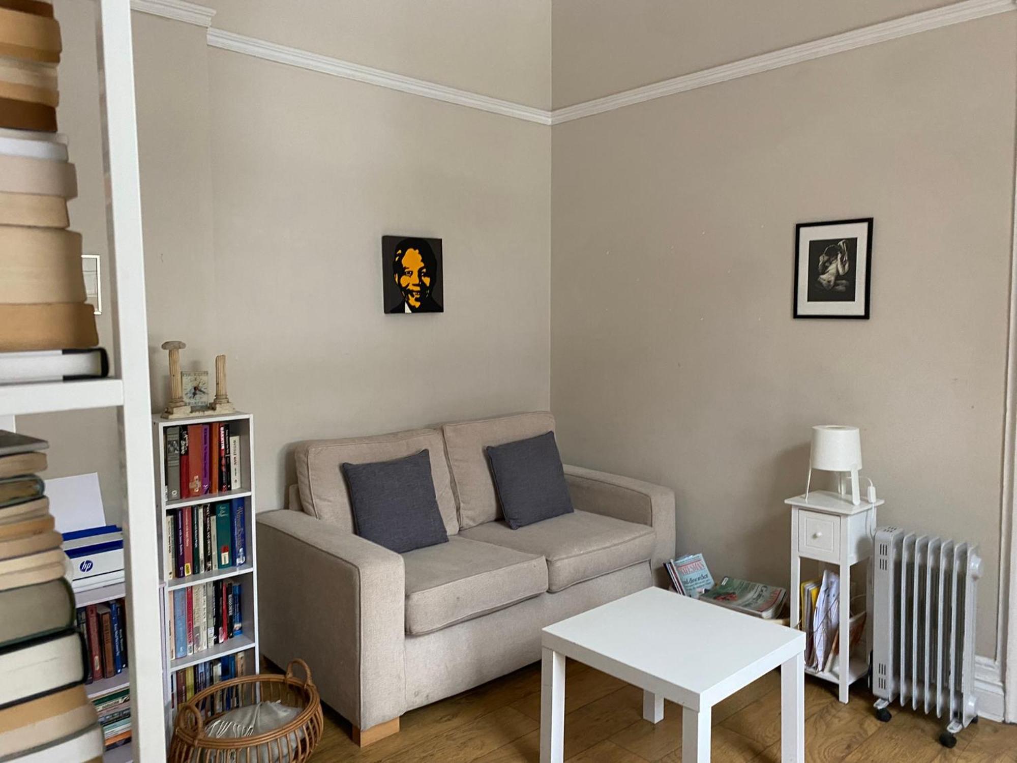 Private One-bedroom In South Kensington Apartment